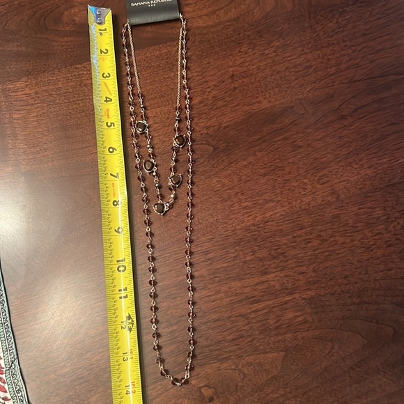 NWT Beautiful and dainty necklace with garnet colored beading and stones - Picture 4 of 8